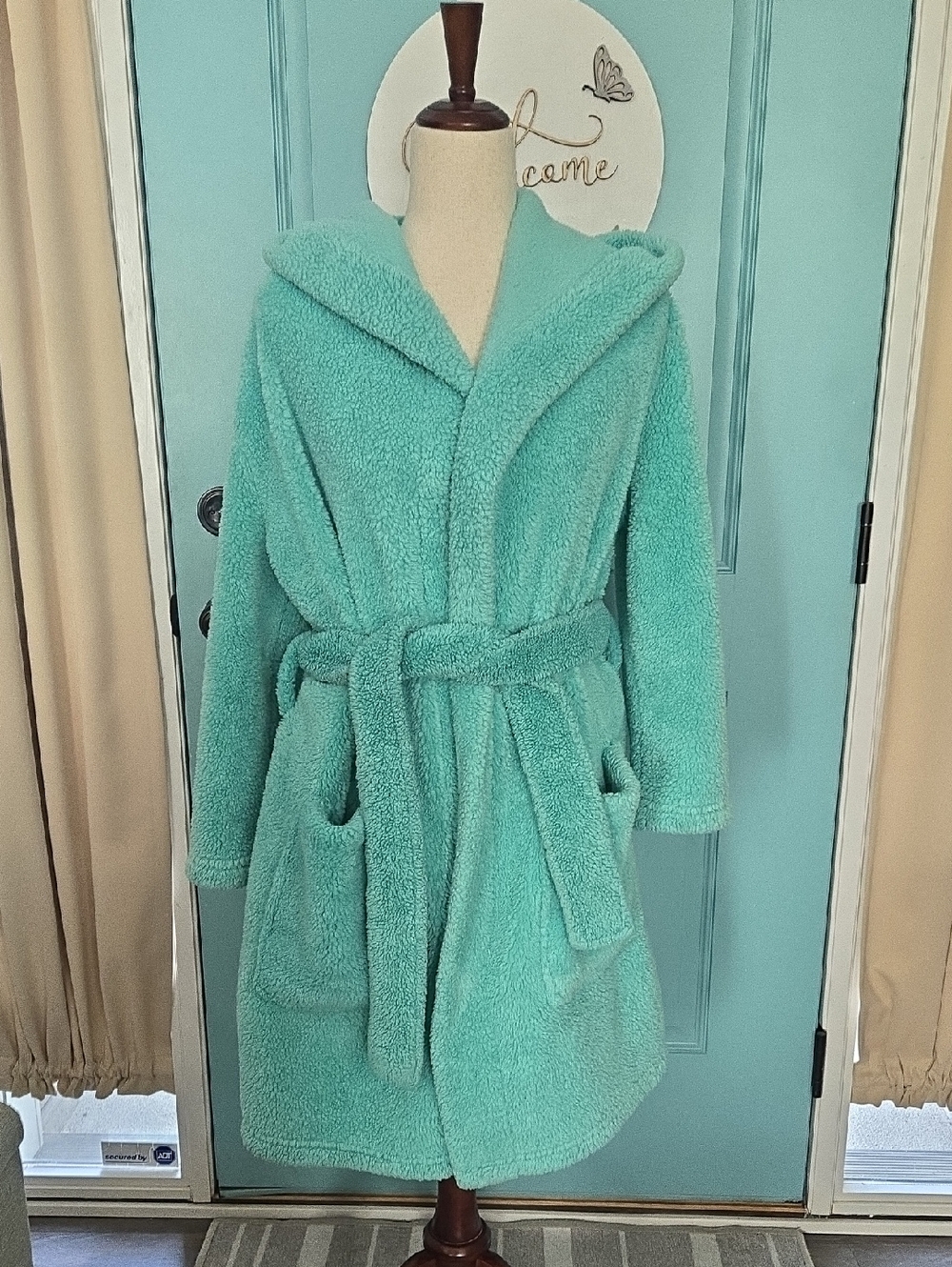 Pottery Barn Teen Cozy Sherpa Robe in Seafoam Green